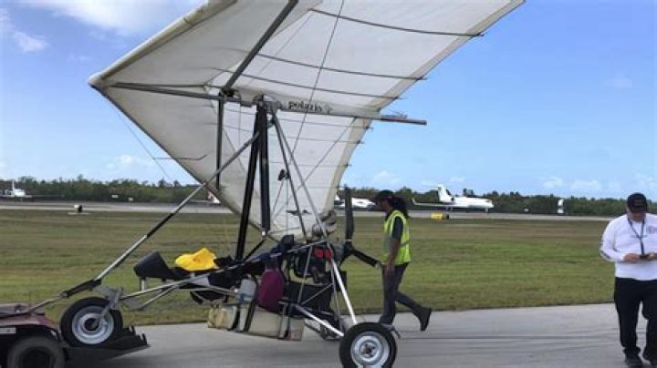 2 Cuban migrants fly into Florida on motorized hang glider