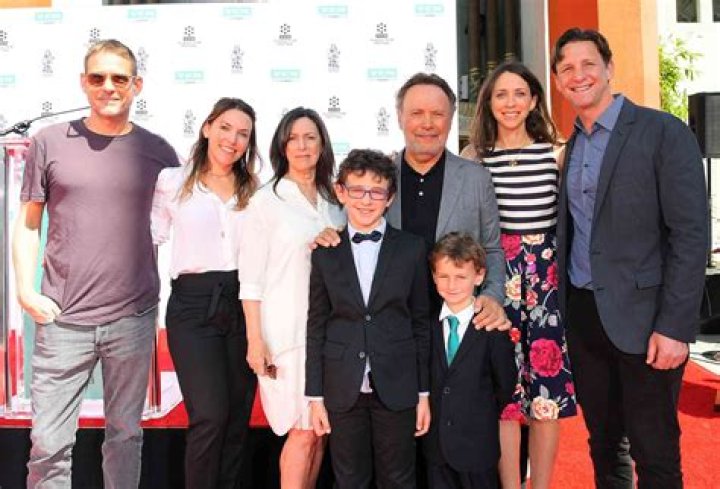 Billy Crystal Wife, Family, Height, Age, Net Worth, Bio, Other Facts