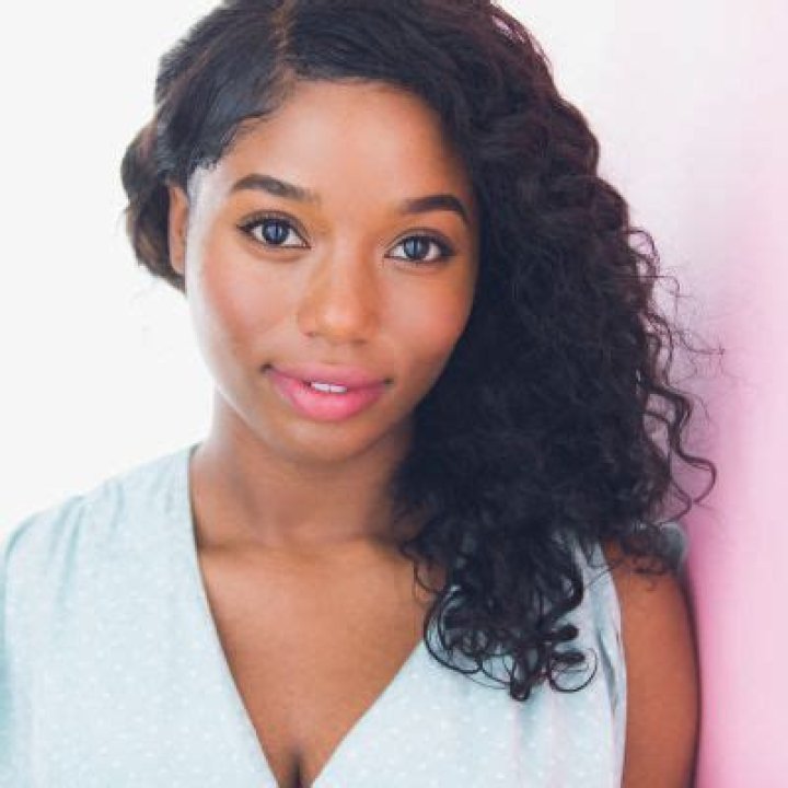 Hadar Busia-Singleton Bio, Family, Career, Boyfriend, Net Worth
