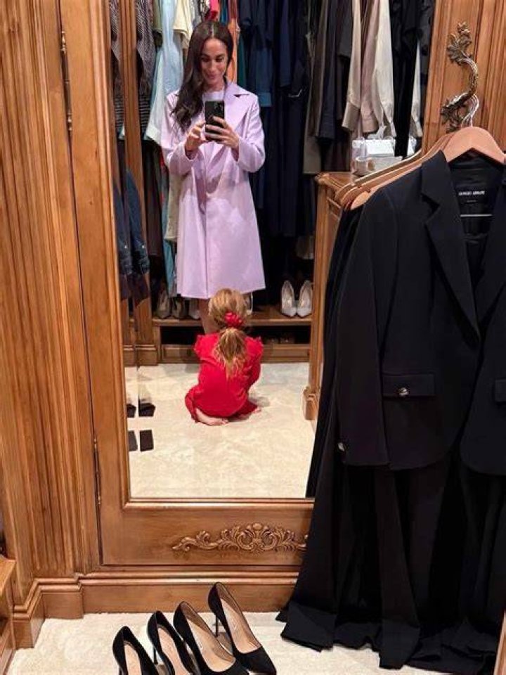meghan markle mirror selfie