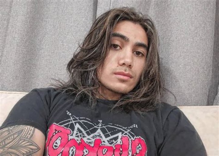 Sione Tuuholoaki.
